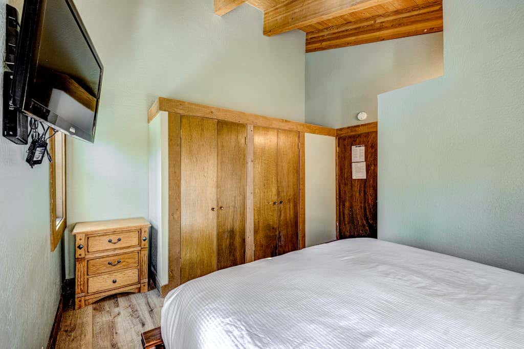 Convenient & comfortable dog-friendly condo with Northstar Rec Center access