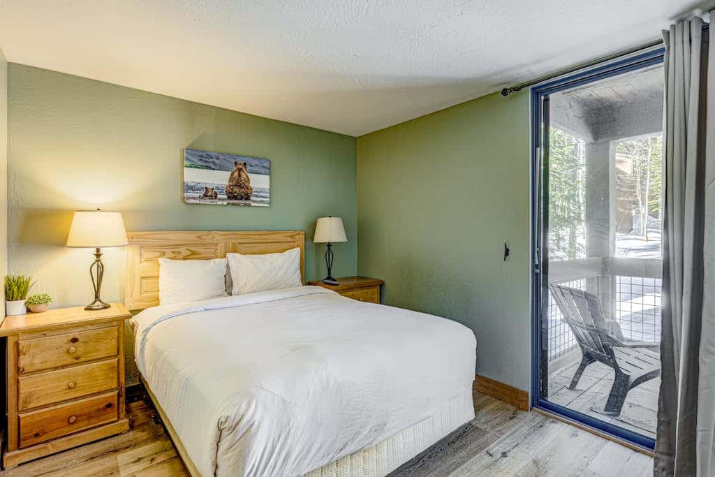 Convenient & comfortable dog-friendly condo with Northstar Rec Center access