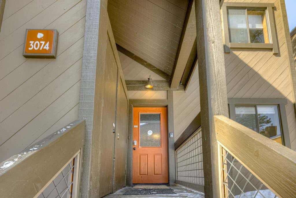 Convenient & comfortable dog-friendly condo with Northstar Rec Center access