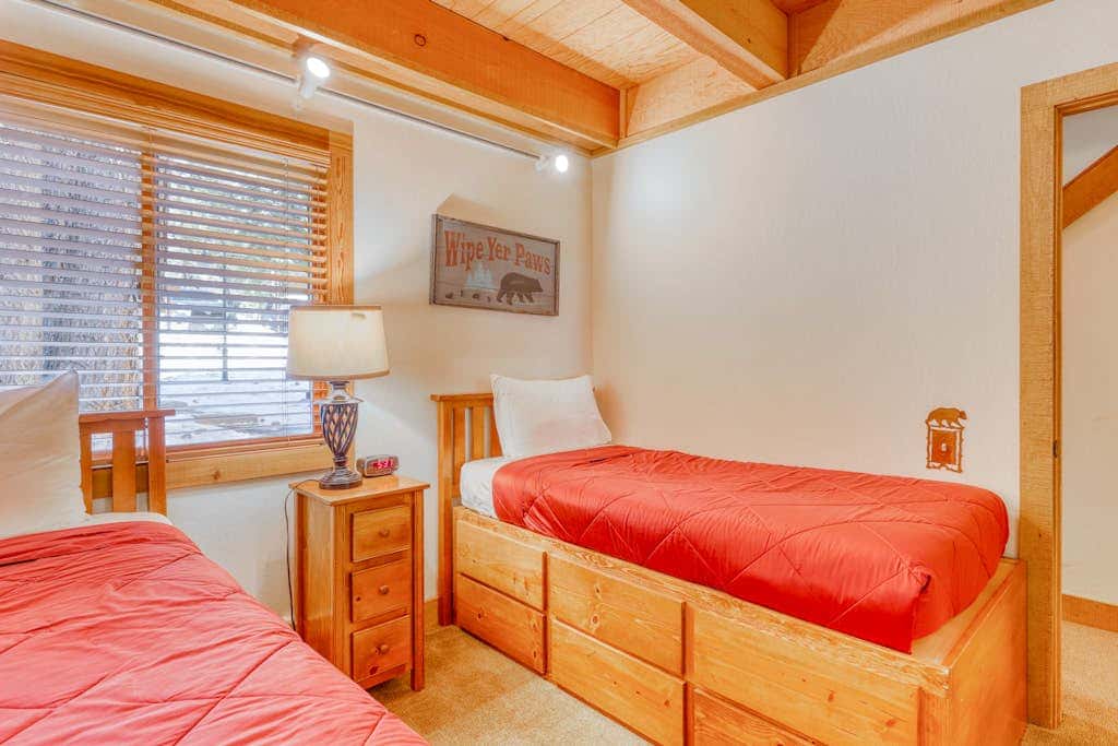 Cozy Northstar Mountain Retreat