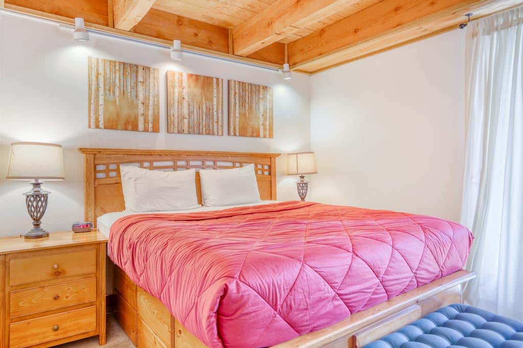 Cozy Northstar Mountain Retreat