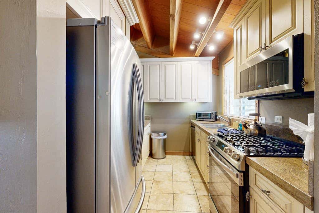 Sophisticated Gold Bend Getaway | Fireplace | Free Ski Shuttle, Pool, Hot Tub