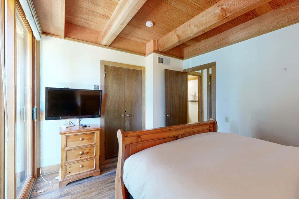 Sophisticated Gold Bend Getaway | Fireplace | Free Ski Shuttle, Pool, Hot Tub