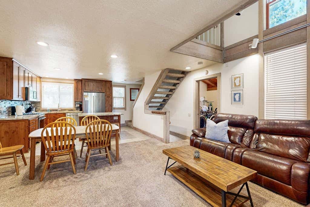 Gold Bend Condo - New Kitchen & Fireplace - Free Door-to-Lifts Ski Shuttle