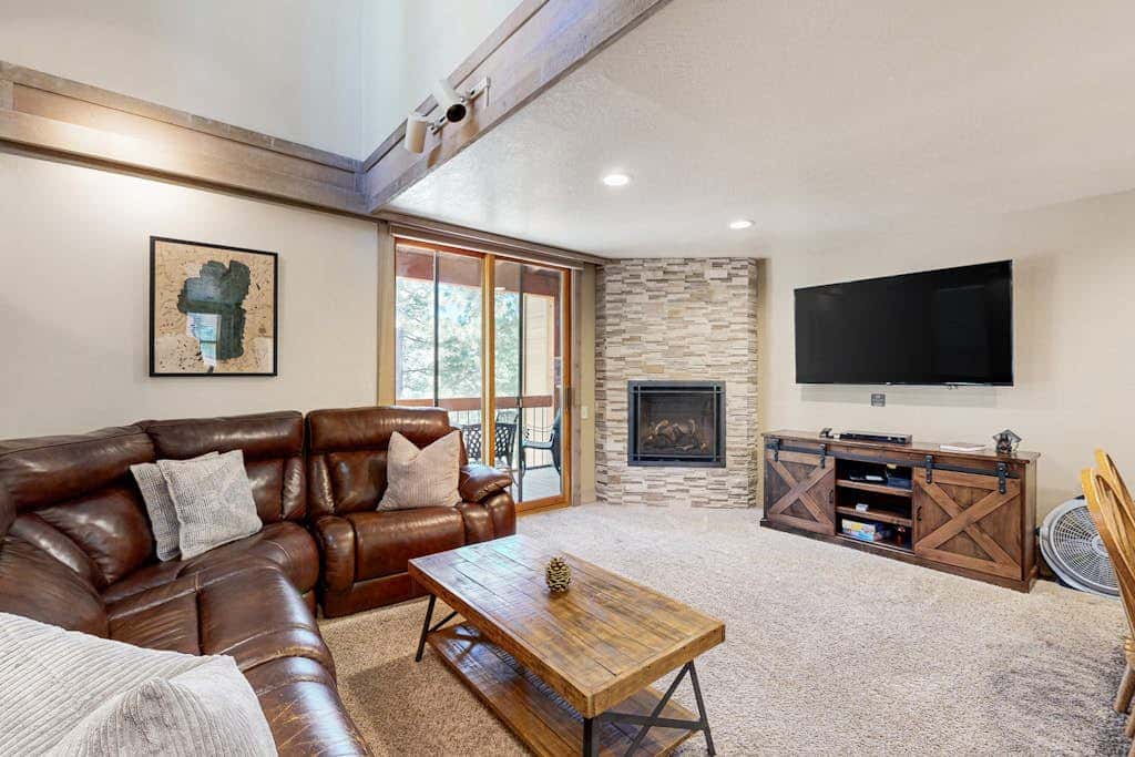 Gold Bend Condo - New Kitchen & Fireplace - Free Door-to-Lifts Ski Shuttle