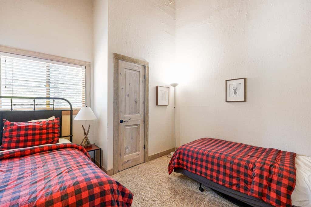 Gold Bend Condo - New Kitchen & Fireplace - Free Door-to-Lifts Ski Shuttle