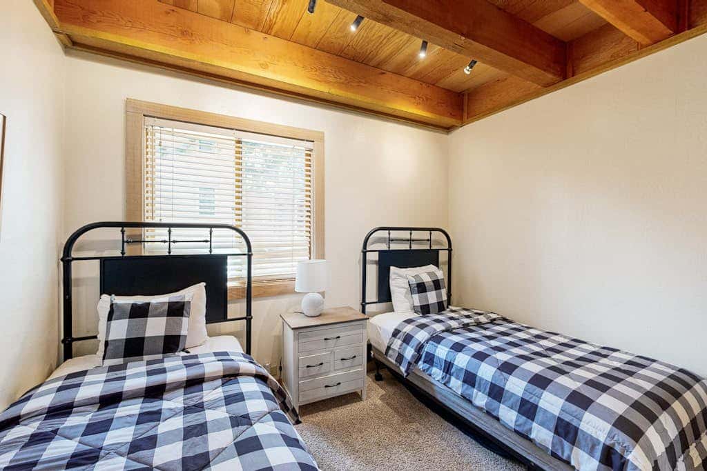 Gold Bend Condo - New Kitchen & Fireplace - Free Door-to-Lifts Ski Shuttle
