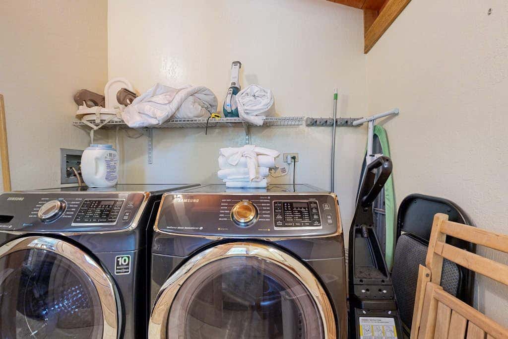 Gold Bend Condo - New Kitchen & Fireplace - Free Door-to-Lifts Ski Shuttle