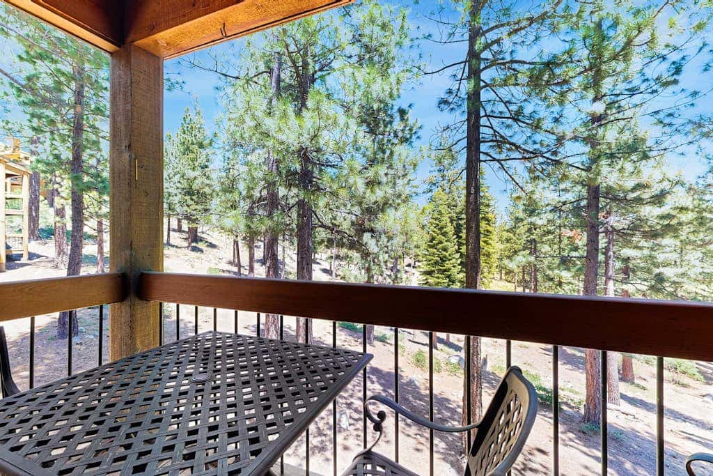 Gold Bend Condo - New Kitchen & Fireplace - Free Door-to-Lifts Ski Shuttle