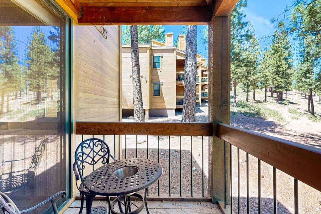Gold Bend Condo - New Kitchen & Fireplace - Free Door-to-Lifts Ski Shuttle