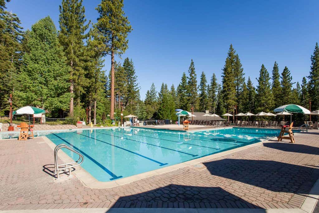 Gold Bend Condo - New Kitchen & Fireplace - Free Door-to-Lifts Ski Shuttle