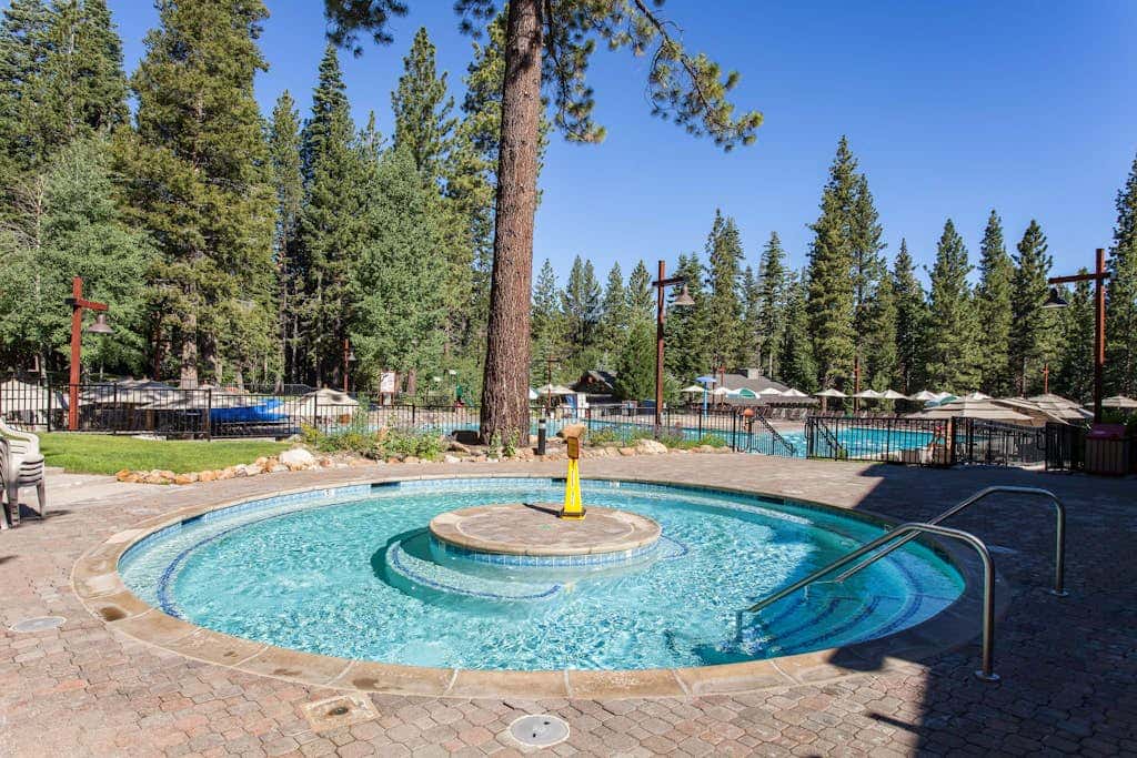 Gold Bend Condo - New Kitchen & Fireplace - Free Door-to-Lifts Ski Shuttle