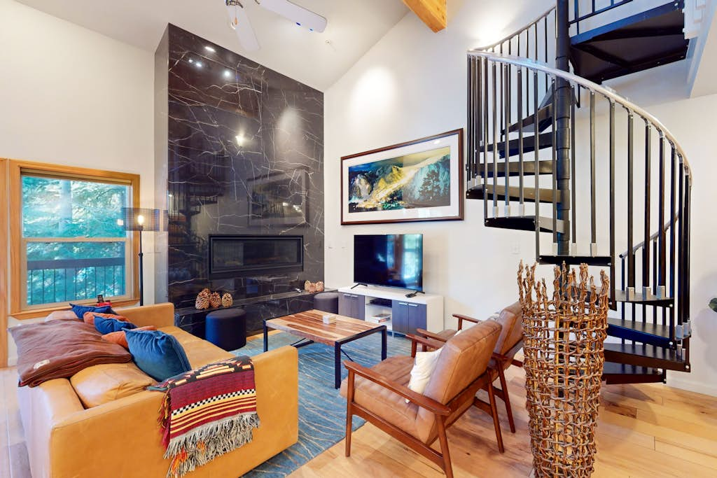 Contemporary condo with views, shared pool&hot tub, fireplace & spiral staircase