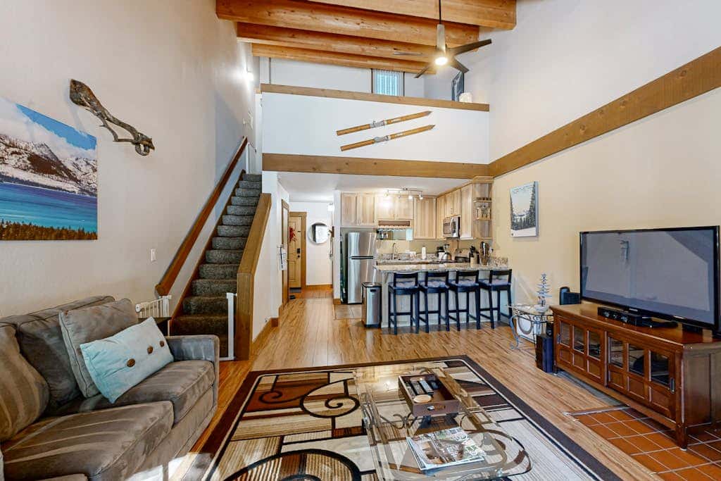 Beautiful condo with shared pool, hot tub, & sauna - walking distance to skiing