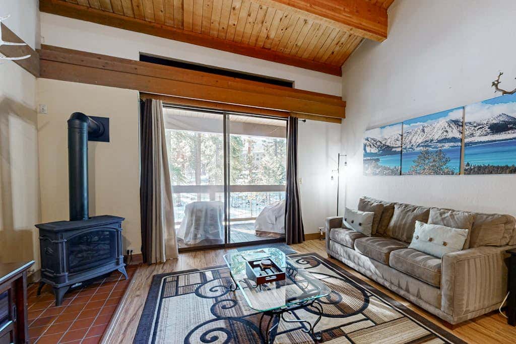 Beautiful condo with shared pool, hot tub, & sauna - walking distance to skiing