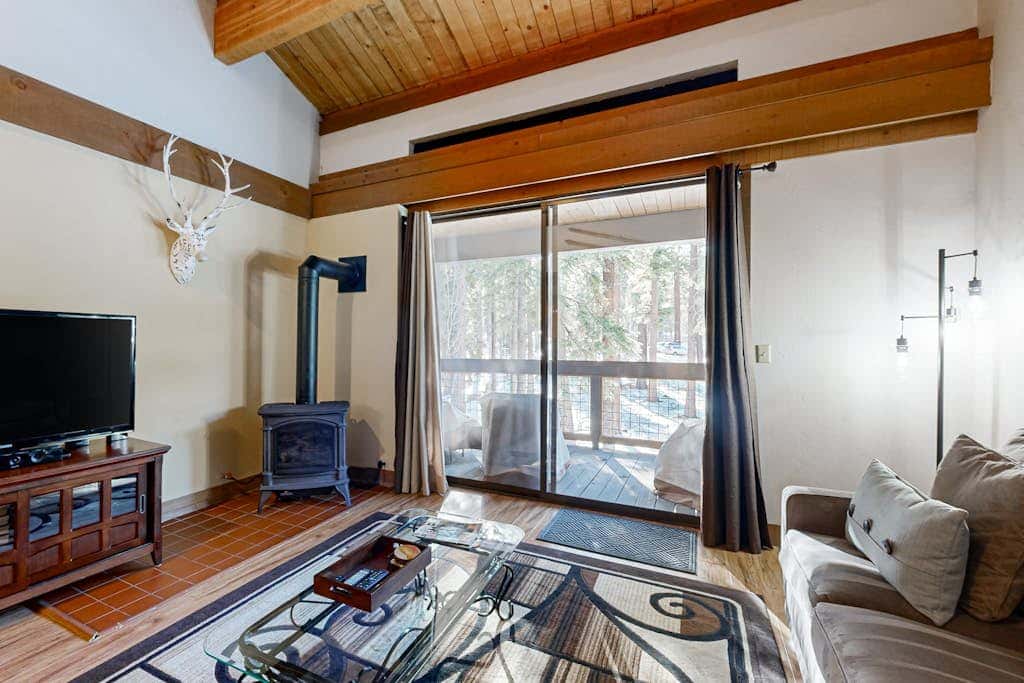 Beautiful condo with shared pool, hot tub, & sauna - walking distance to skiing