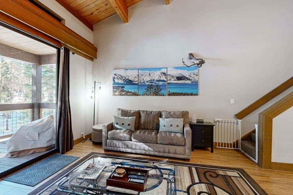 Beautiful condo with shared pool, hot tub, & sauna - walking distance to skiing