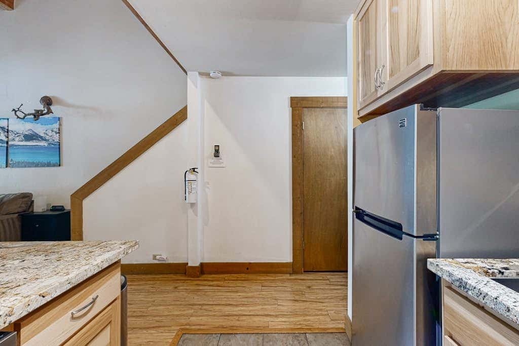 Beautiful condo with shared pool, hot tub, & sauna - walking distance to skiing