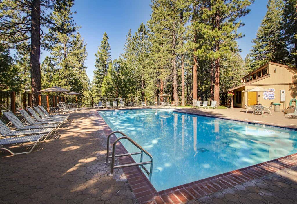 Radiant condo with fireplace, outdoor pool, tennis, grill, balcony, washer&dryer