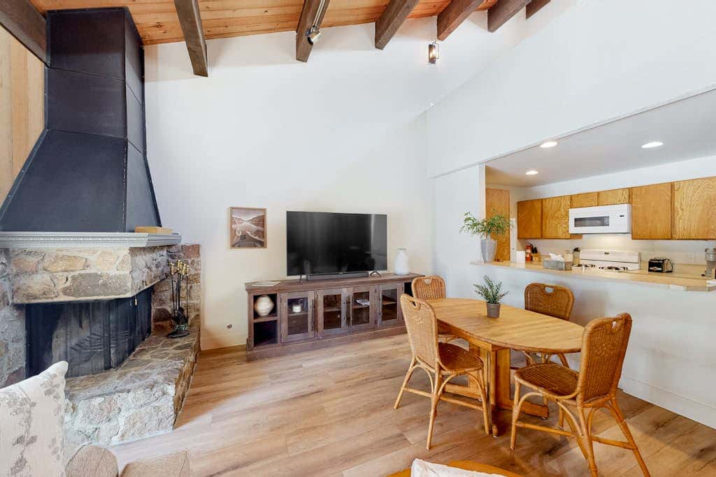 Radiant condo with fireplace, outdoor pool, tennis, grill, balcony, washer&dryer