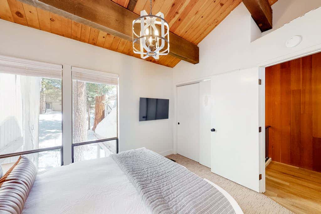 Radiant condo with fireplace, outdoor pool, tennis, grill, balcony, washer&dryer