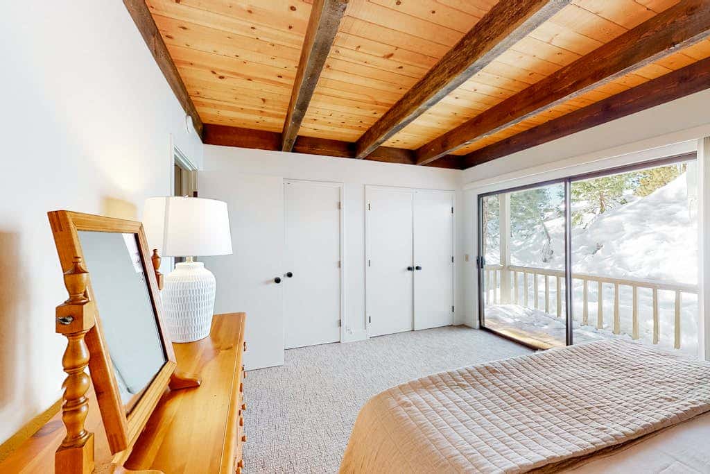 Radiant condo with fireplace, outdoor pool, tennis, grill, balcony, washer&dryer
