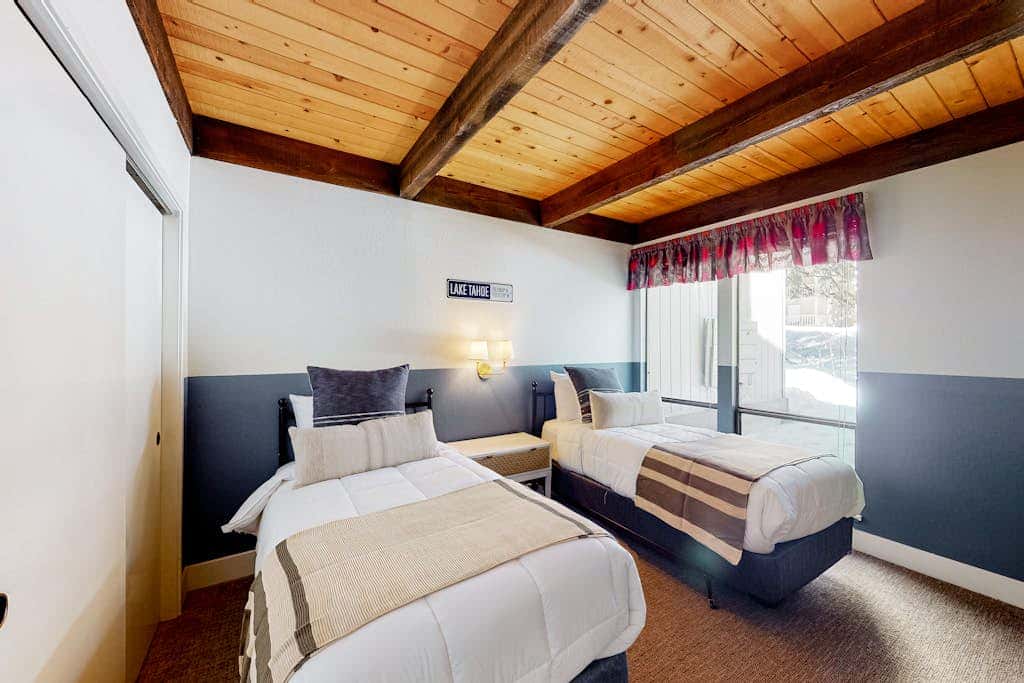 Radiant condo with fireplace, outdoor pool, tennis, grill, balcony, washer&dryer