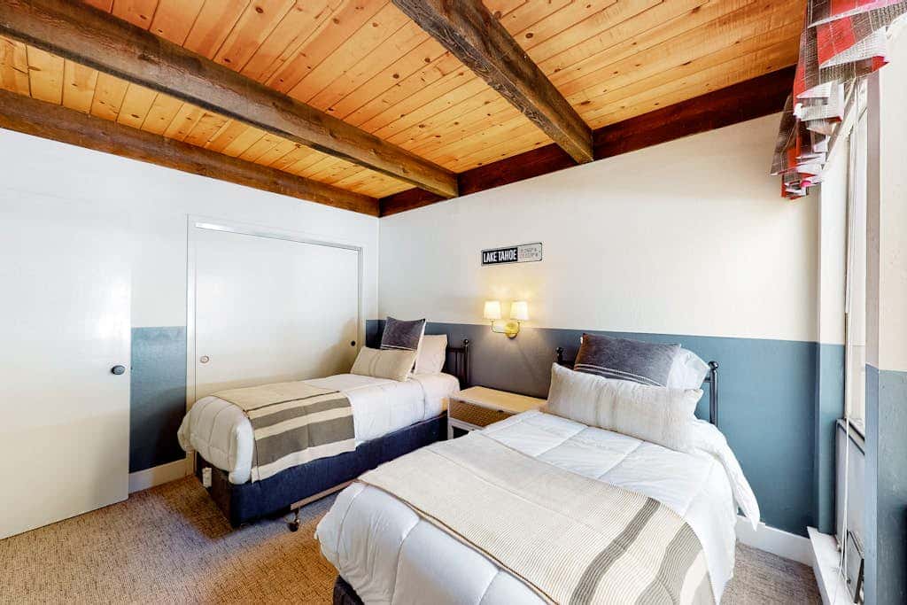 Radiant condo with fireplace, outdoor pool, tennis, grill, balcony, washer&dryer
