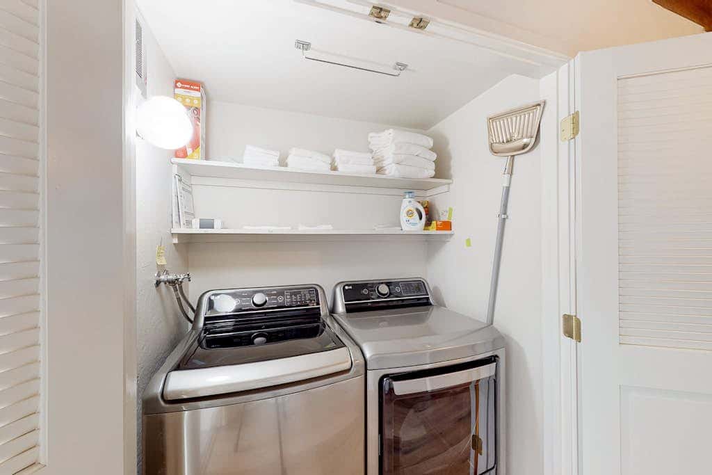 Radiant condo with fireplace, outdoor pool, tennis, grill, balcony, washer&dryer