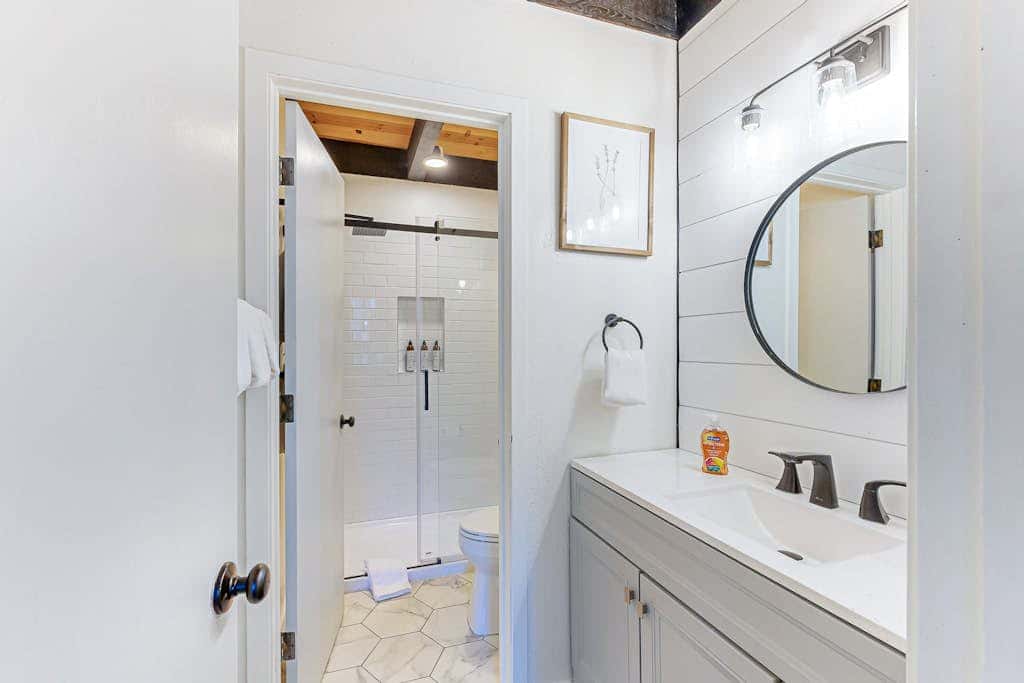 Beautiful condo with modern appliances, two decks, and shared pool