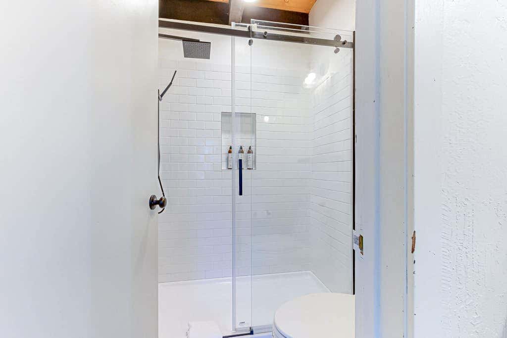Beautiful condo with modern appliances, two decks, and shared pool