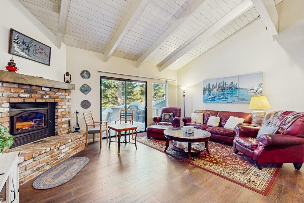 Spacious Condo with Fireplace, Deck, Wet Bar, Pool, Free Shuttle to Ski Resort