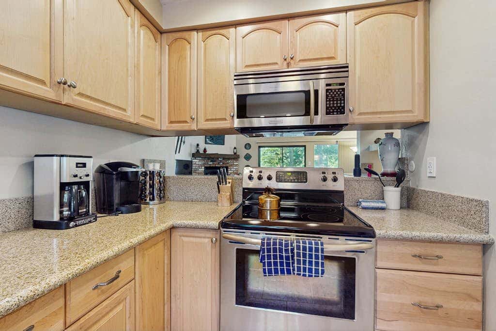 Spacious Condo with Fireplace, Deck, Wet Bar, Pool, Free Shuttle to Ski Resort