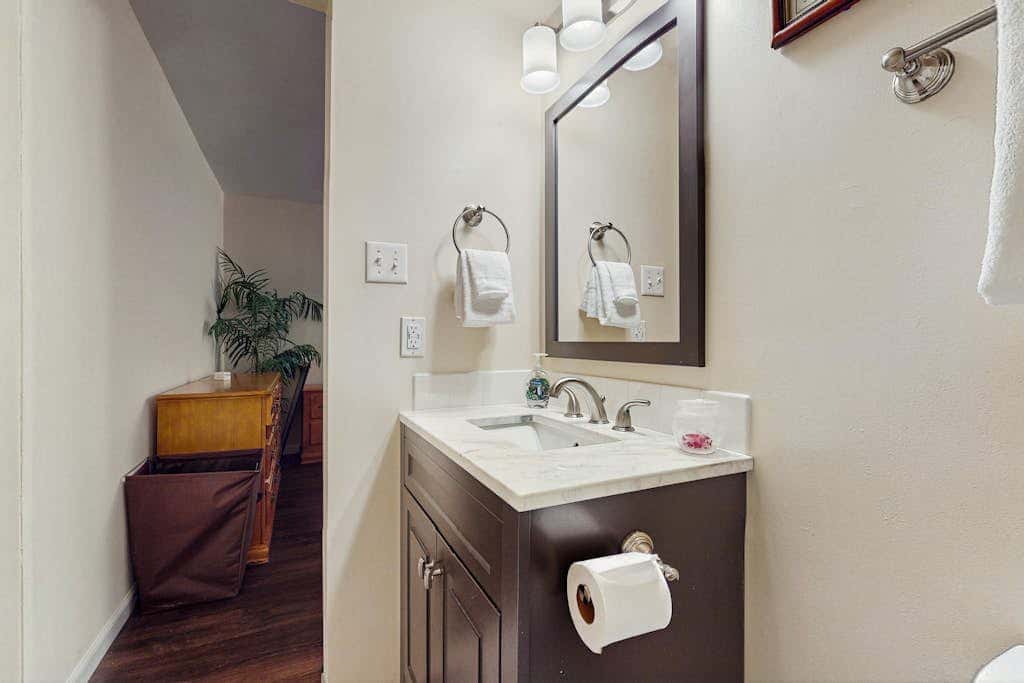 Spacious Condo with Fireplace, Deck, Wet Bar, Pool, Free Shuttle to Ski Resort