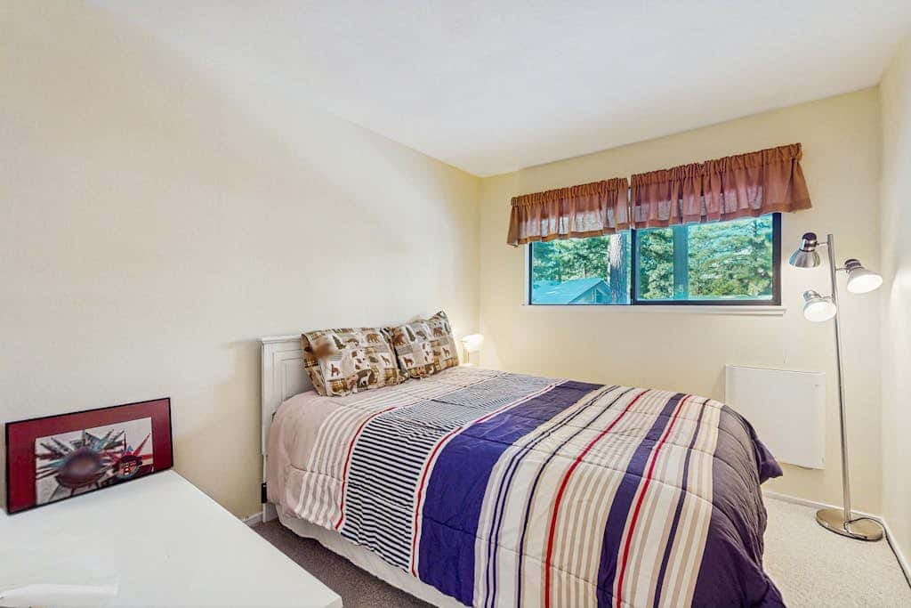 Spacious Condo with Fireplace, Deck, Wet Bar, Pool, Free Shuttle to Ski Resort
