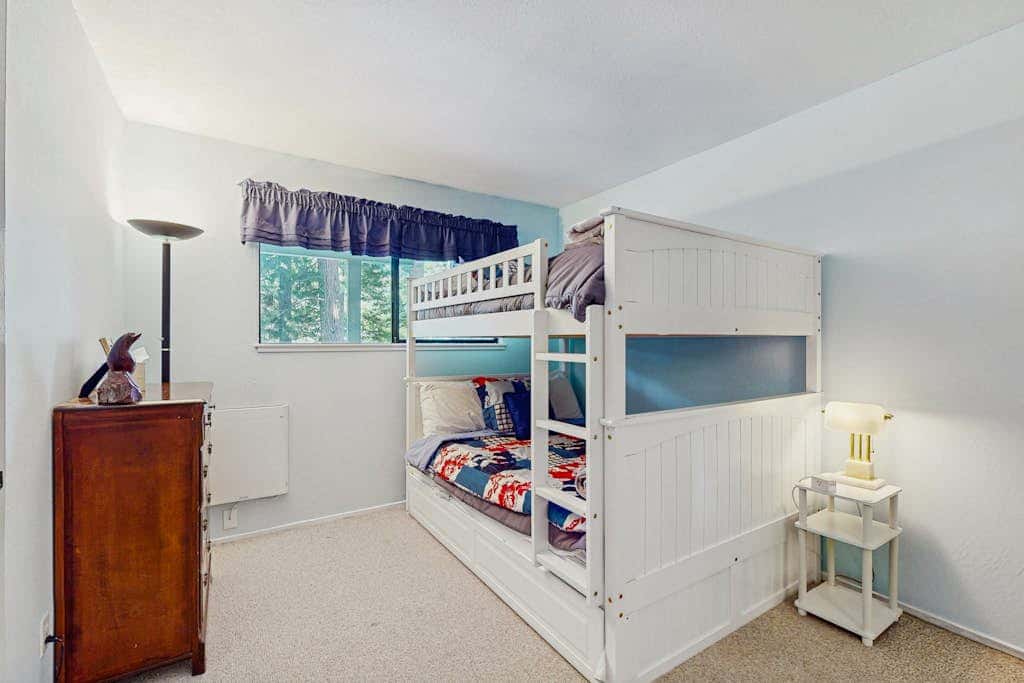 Spacious Condo with Fireplace, Deck, Wet Bar, Pool, Free Shuttle to Ski Resort