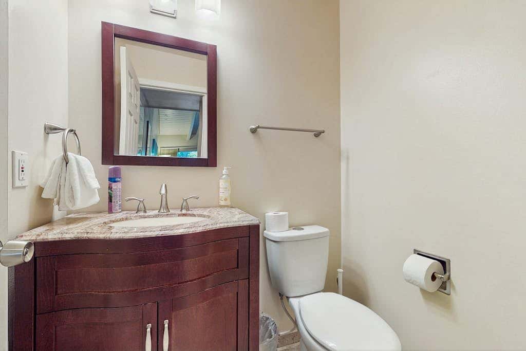 Spacious Condo with Fireplace, Deck, Wet Bar, Pool, Free Shuttle to Ski Resort
