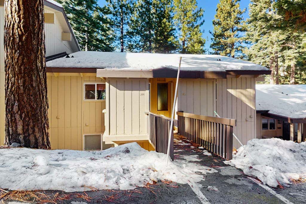 Spacious Condo with Fireplace, Deck, Wet Bar, Pool, Free Shuttle to Ski Resort
