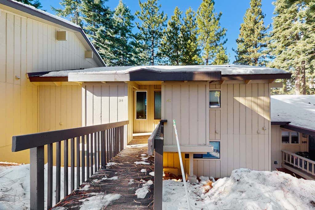 Spacious Condo with Fireplace, Deck, Wet Bar, Pool, Free Shuttle to Ski Resort
