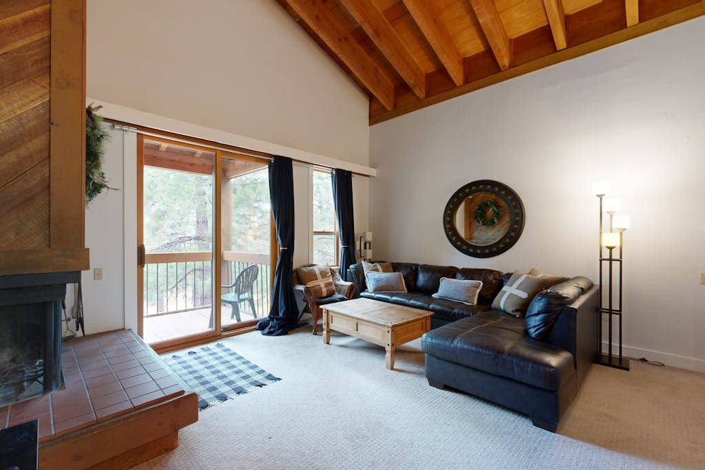 Mountain Condo with Fireplace, Balcony, WiFi