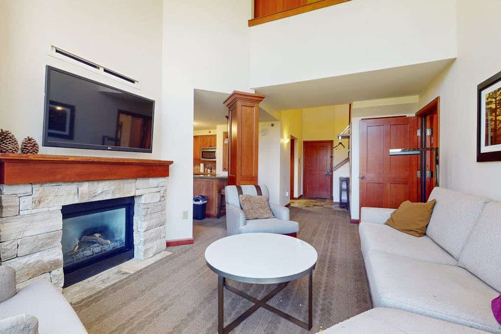 Everline Resort & Spa Ski-in-ski-out condo with elevator, pool, hot tub, & spa