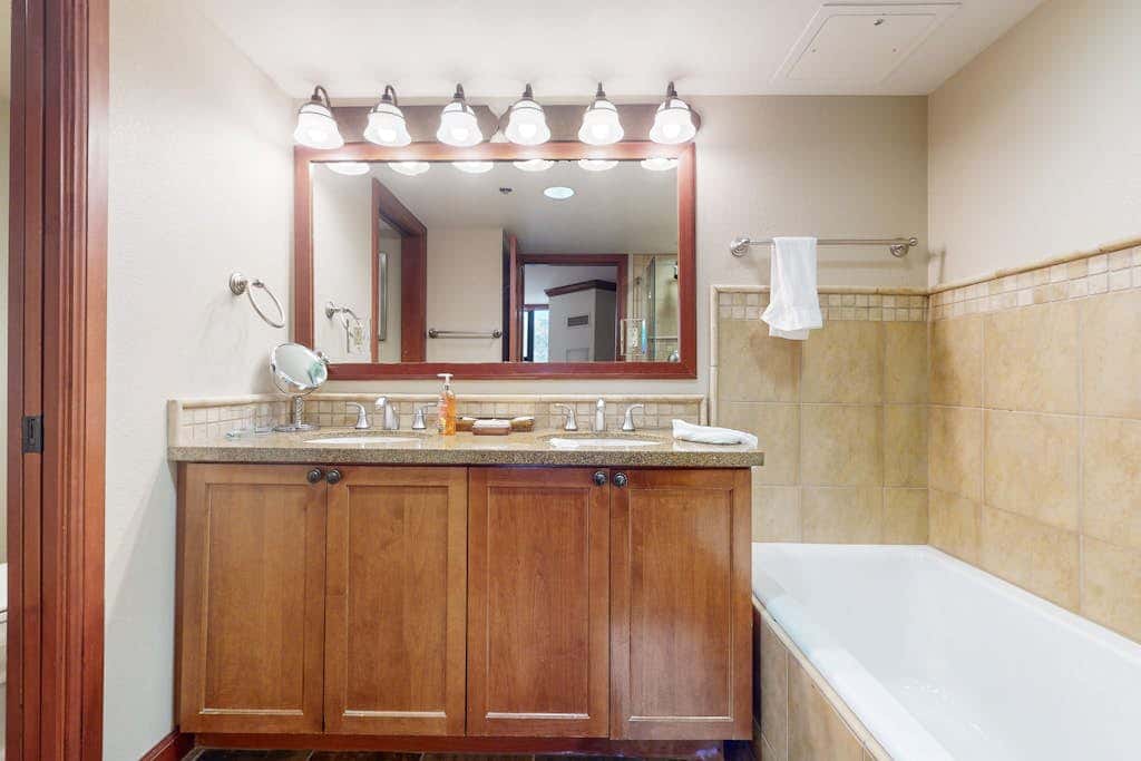 Everline Resort & Spa Ski-in-ski-out condo with elevator, pool, hot tub, & spa