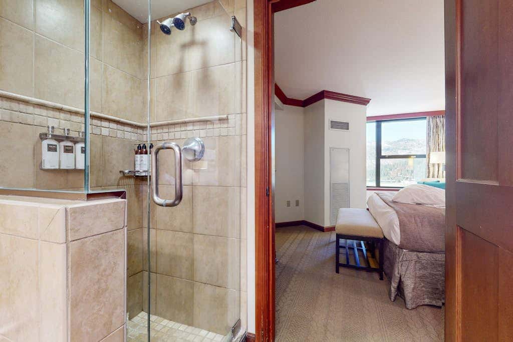 Everline Resort & Spa Ski-in-ski-out condo with elevator, pool, hot tub, & spa