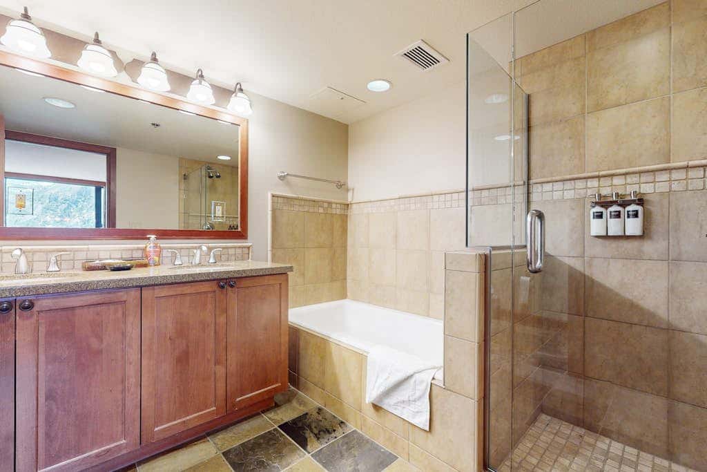 Everline Resort & Spa Ski-in-ski-out condo with elevator, pool, hot tub, & spa