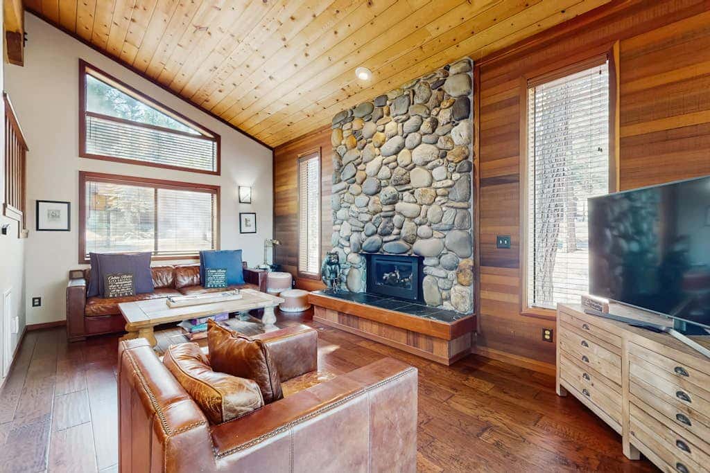 Remodeled house with private hot tub, pool access, tennis, & Ping-Pong