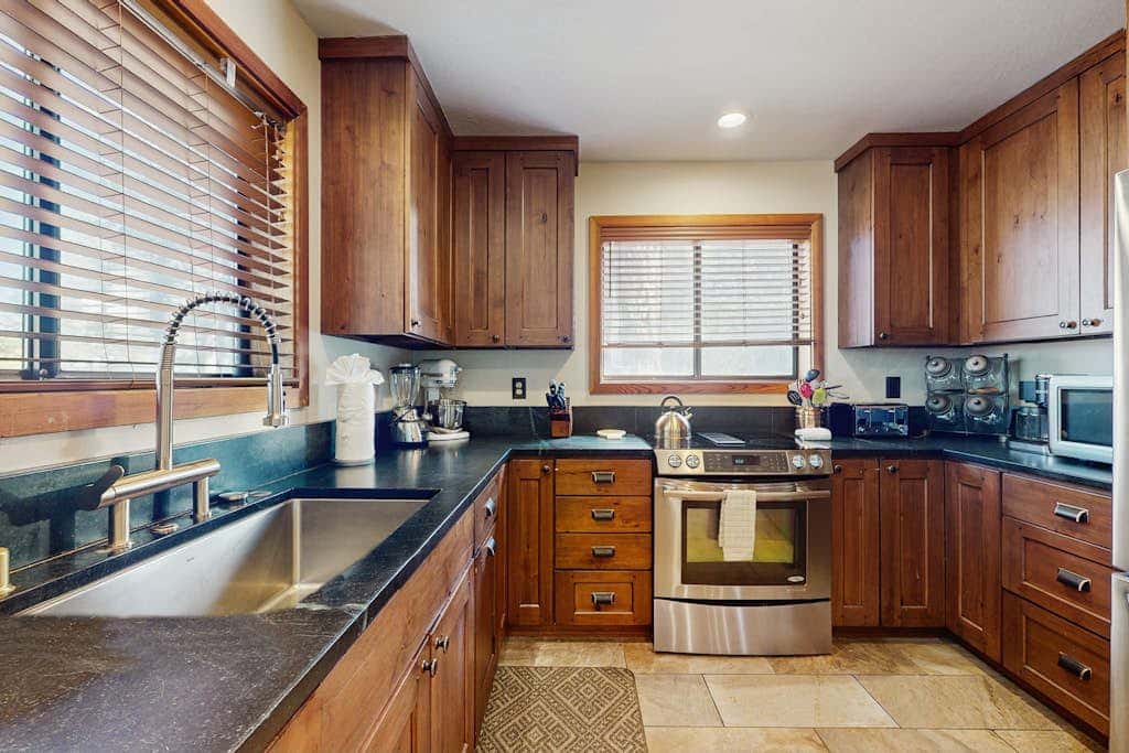 Remodeled house with private hot tub, pool access, tennis, & Ping-Pong