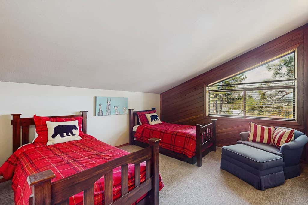 Remodeled house with private hot tub, pool access, tennis, & Ping-Pong