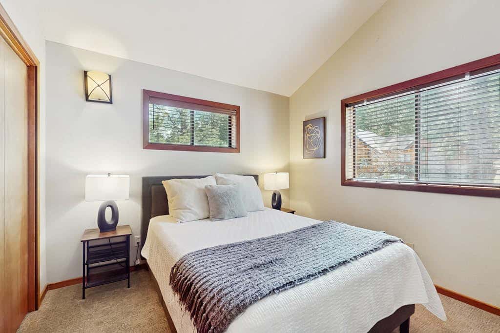 Remodeled house with private hot tub, pool access, tennis, & Ping-Pong