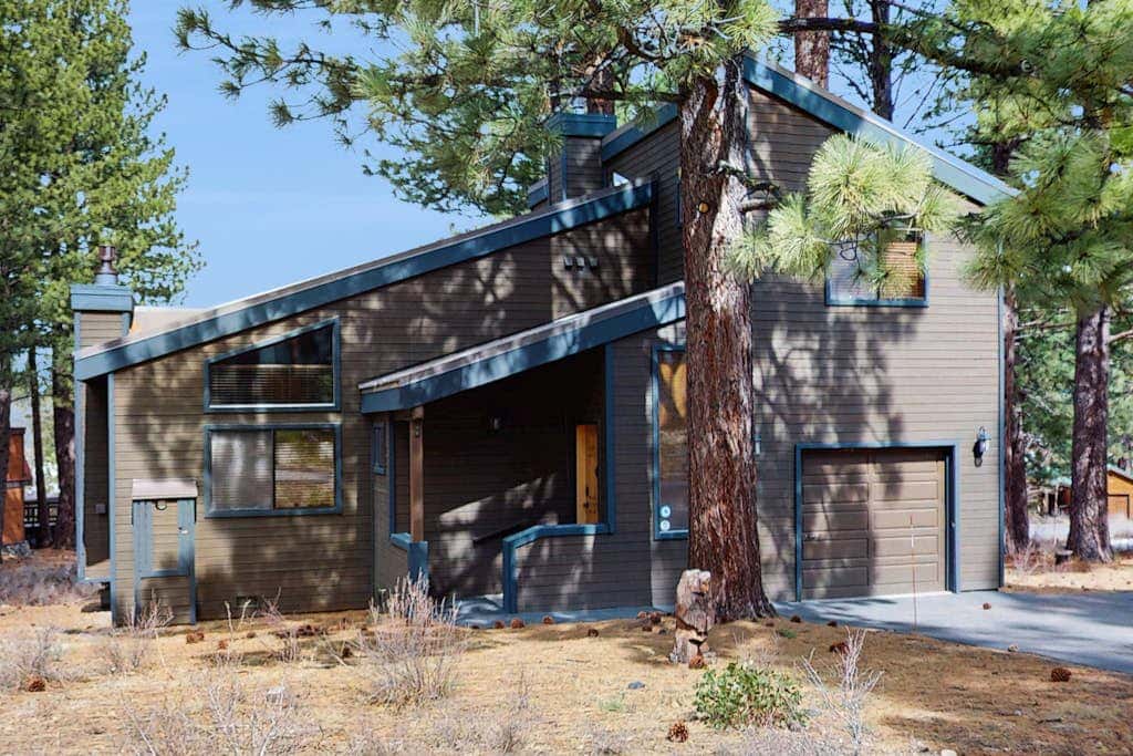 Remodeled house with private hot tub, pool access, tennis, & Ping-Pong