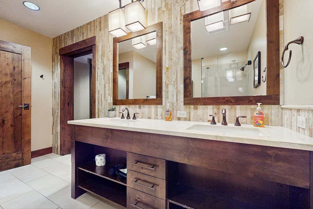Ski-in-ski-out, ground-floor condo with fireplace, patio, shared pool & hot tub